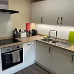 Convenient 1-bed In City-centre 게스트하우스