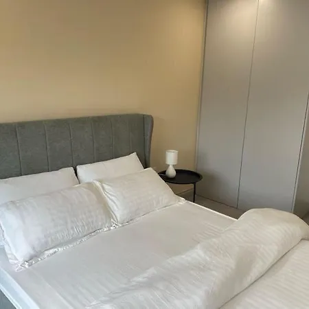 Convenient 1-bed In City-centre 아파트 *