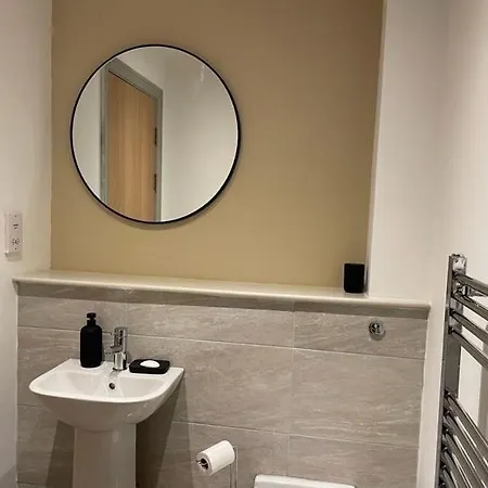 Convenient 1-bed In City-centre 4* 리즈